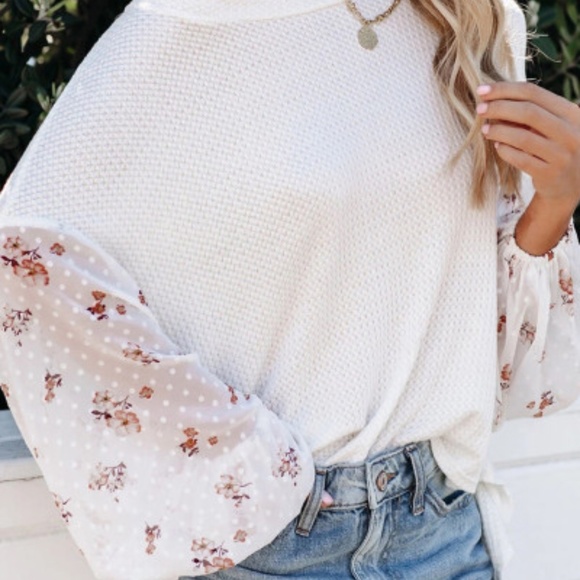 White blossom contrast Swiss dot waffle knit top - Picture 2 of 8